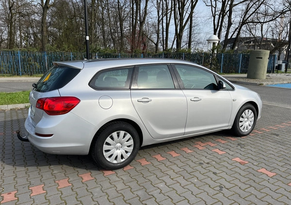 Opel Astra cena 21990 przebieg: 235000, rok produkcji 2011 z Gliwice małe 596